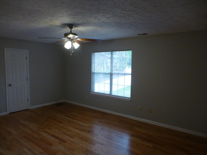 Large master bed Listing photo 13